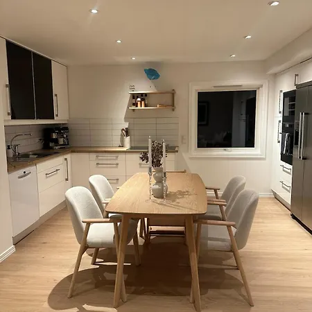 Modern And Comfortable In Leilighet *